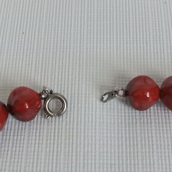 Dark Red Glossy Marble Finish Plastic Beaded Single Strand Lightweight Necklace - Picture 9 of 9